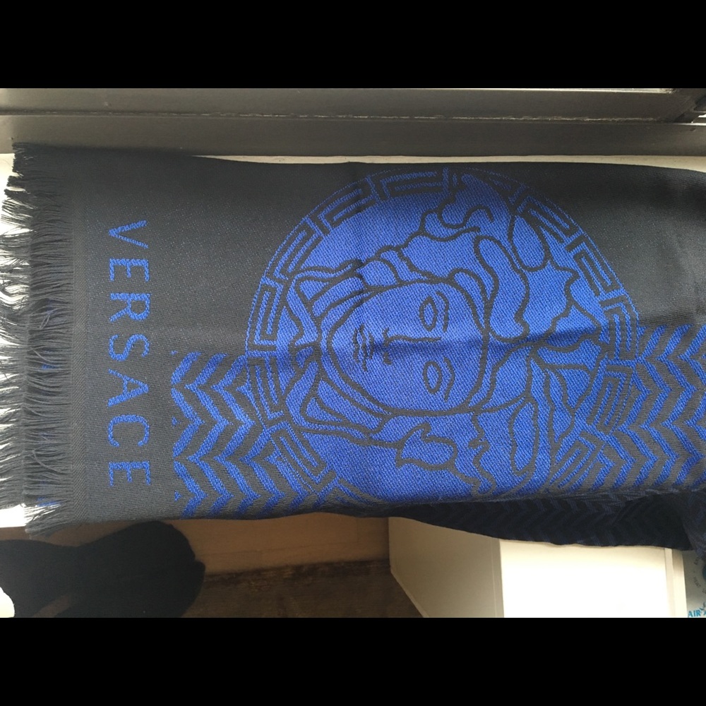 NEW/UNWORN Versace - Royal Blue & Black Wool Scarf